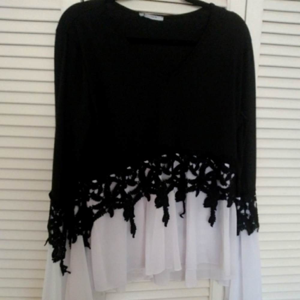 CELLABIE overlay fluted sleeve black on white.